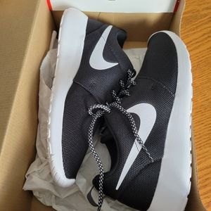Nike Roshe One women's shoe